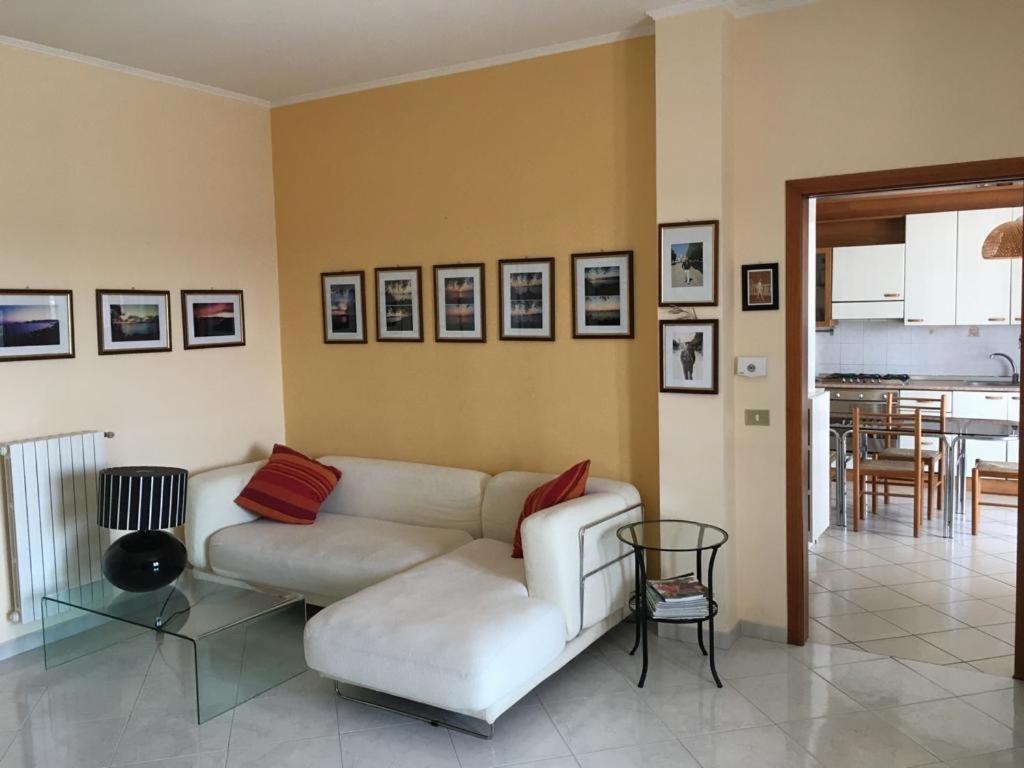 Apartamento Luminoso Attico Trani Exterior foto