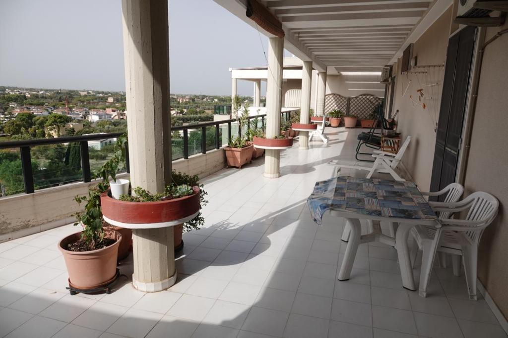 Apartamento Luminoso Attico Trani Exterior foto